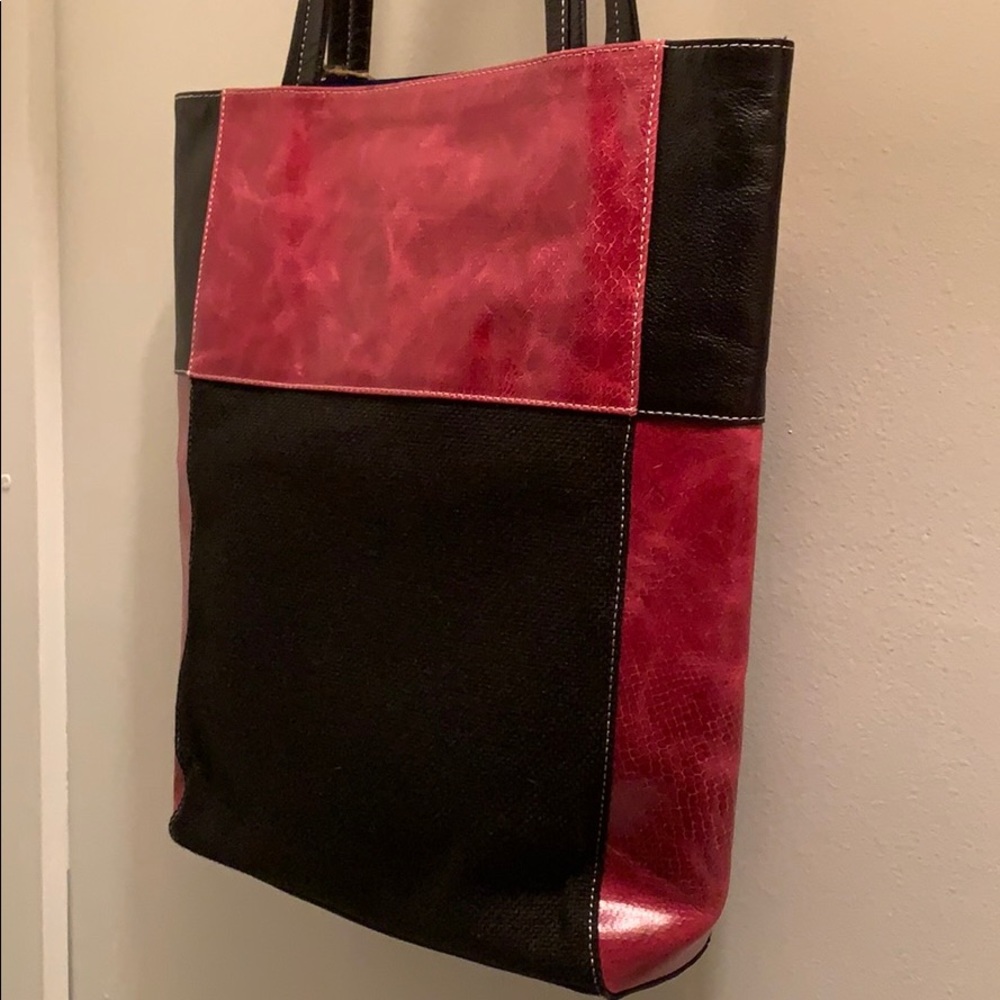 Handbags - Picture 5 of 5